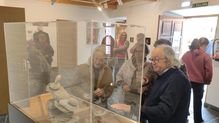 Herminio logra el equilibrio natural: descubre el homenaje del artista al icónico Penedo Aballón, de Boal