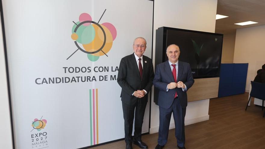 CaixaBank tematiza sus oficinas de Málaga para respaldar la candidatura a la Expo 2027