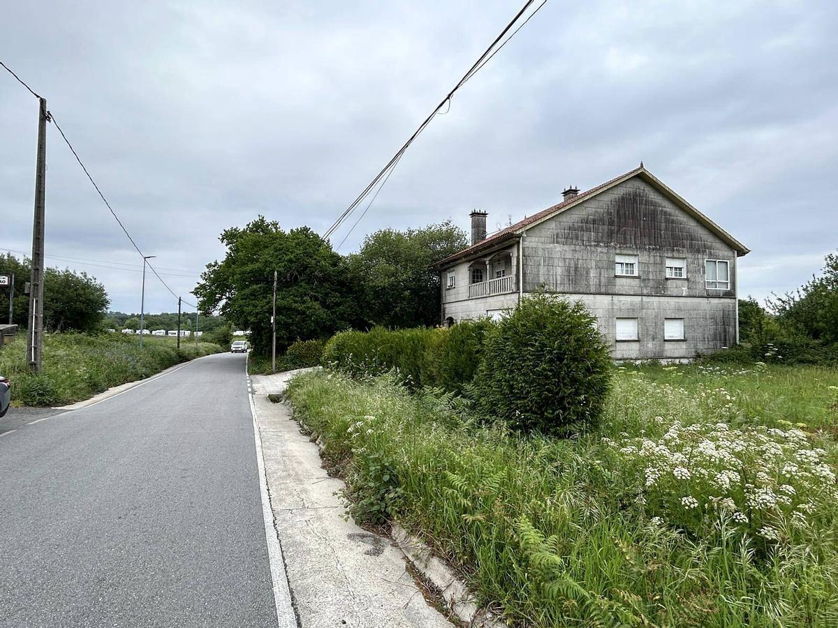 Una de las casas de Mallou que serán expropiadas y derribadas para la construcción del nuevo Ensanche Norte de Santiago