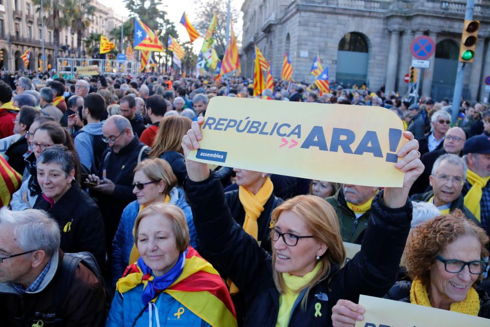 Manifestació a Barcelona en favor de la implementació de la República