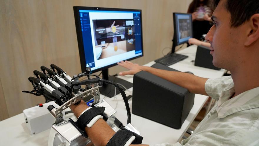 Un robot para la mano diseñado en Castilla y León mejora la movilidad de pacientes con secuelas COVID