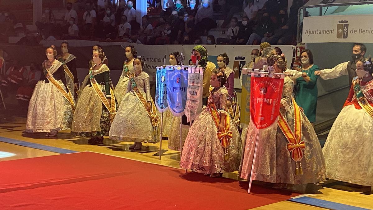 La falla El Caduf se alzó en la gala con el banderín del primer premio infantil.