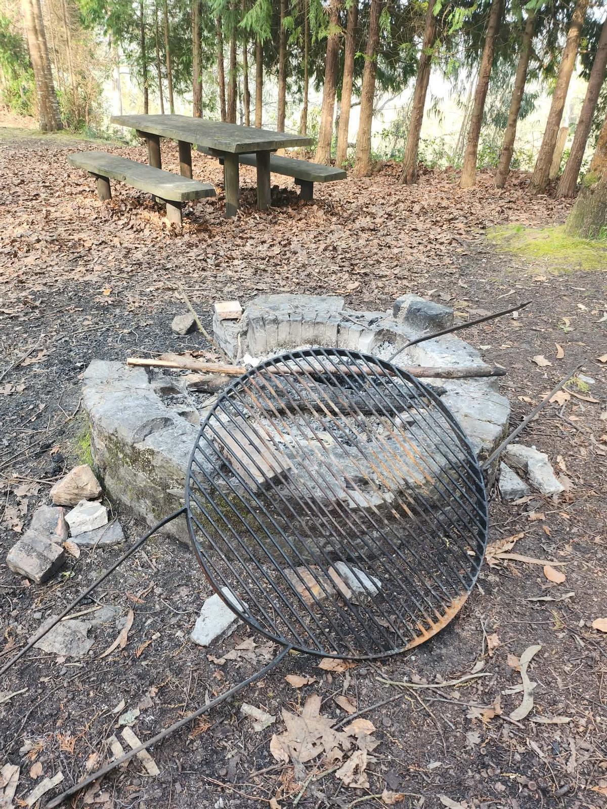 Gamberrismo en el área recreativa de Llanu'l Cura, en Cangas de Onís.
