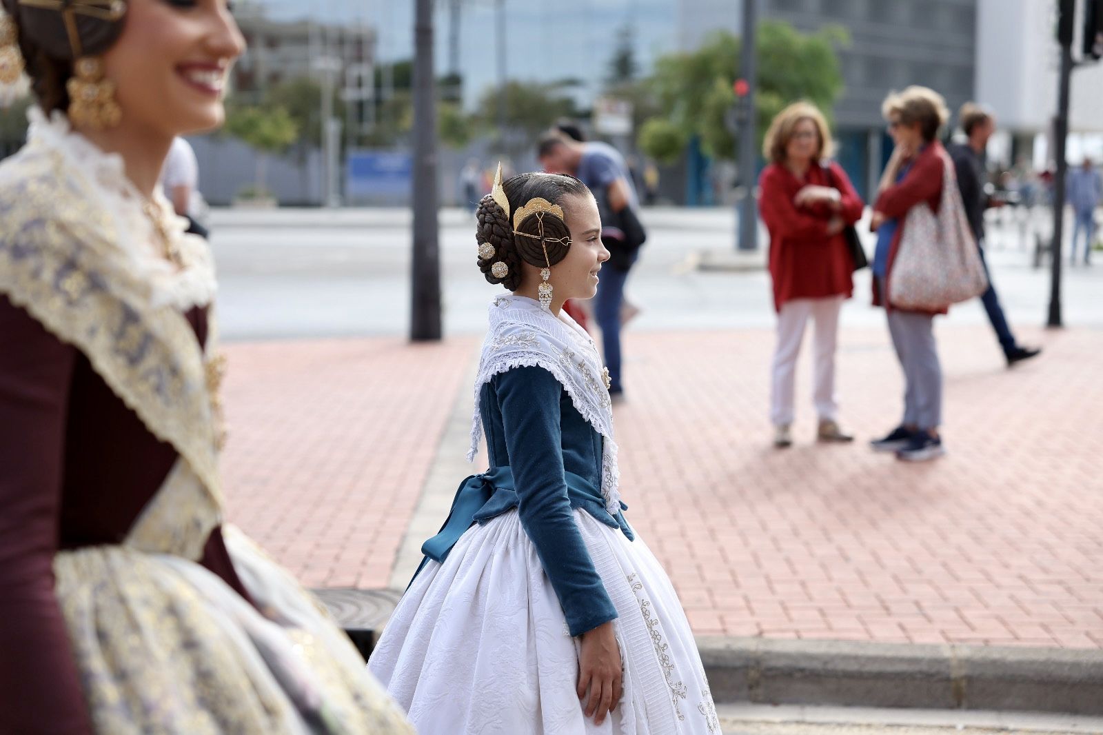 Día grande de Marina, María Estela y las cortes: baño de multitudes en el Marítim