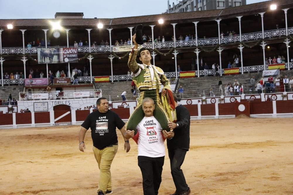 Perera pone el broche perfecto a la feria.