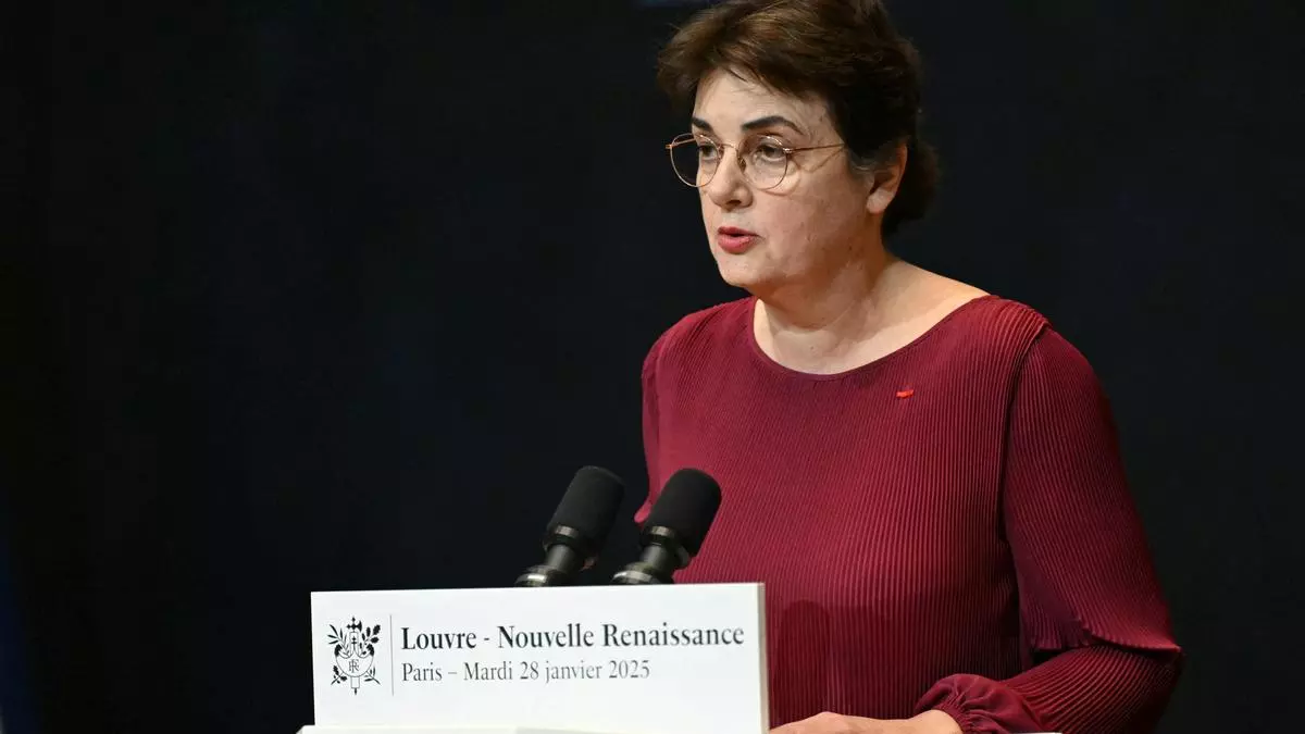 “Un acto de responsabilidad”: La presidenta del Louvre presenta su dimisión a Emmanuel Macron