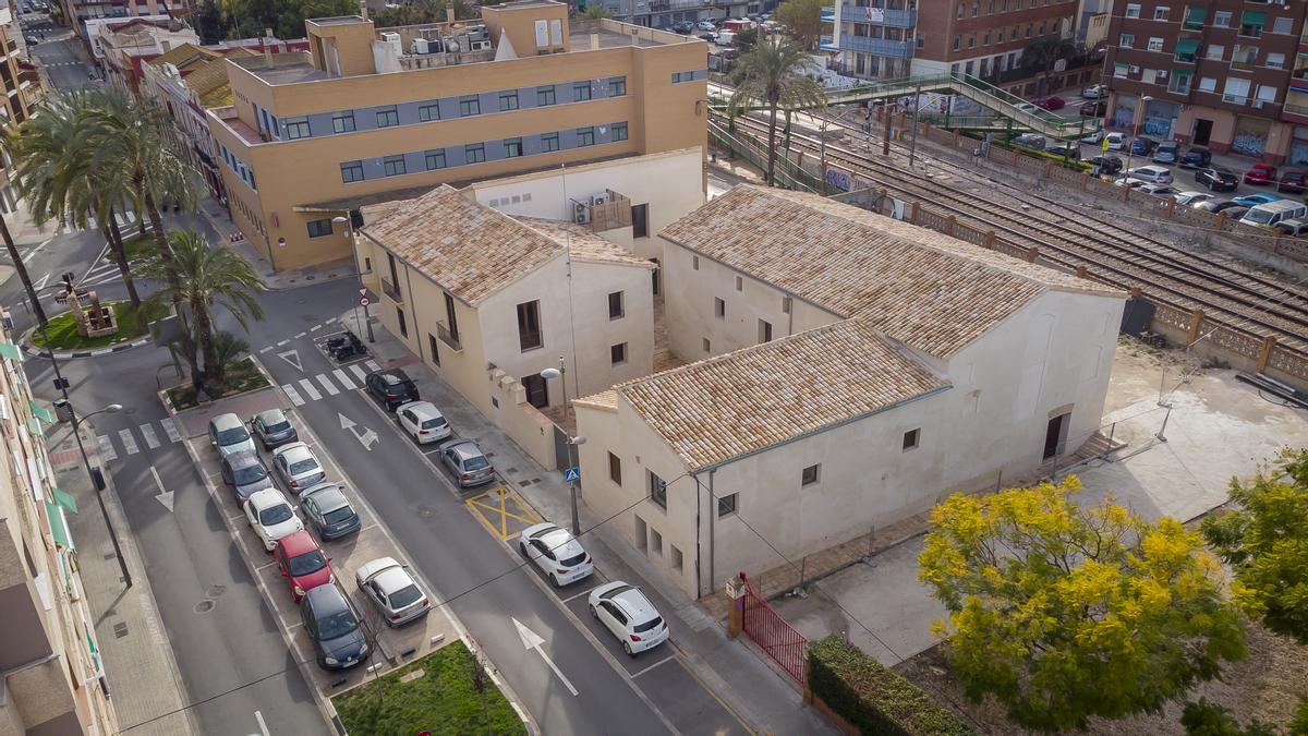 Vista  aèria de l’Alqueria del Pi integrada dins del nucli urbà, alguna cosa que li fa única a la comarca.