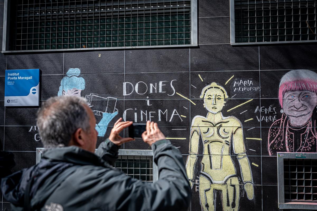 María, el robot humanoide de 'Metrópolis' y la directora, actriz y guionista francesa Agnès Vardà