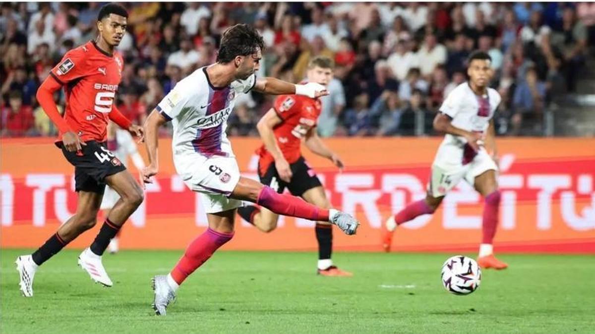Ferran Torres, anotant un dels dos gols que va aconseguir contra el Rennes, diumenge