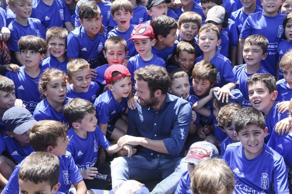 Visita de Mata al campus del Real Oviedo