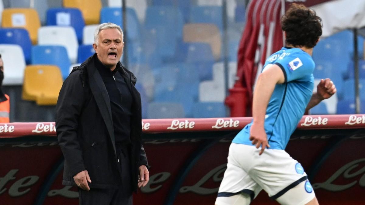 Mourinho durante el partido ante el Nápoles