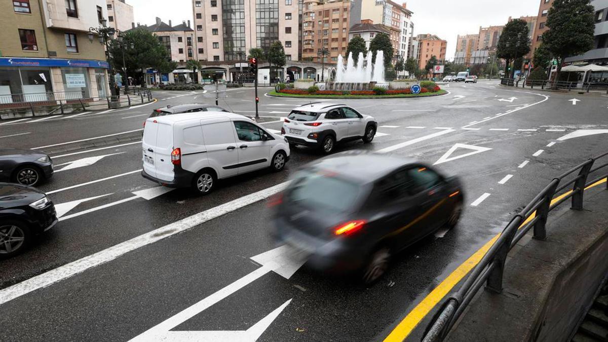 Aviso a los conductores ovetenses tras el anuncio en los paneles: la multa de 200 euros que van a recibir por no llevar el elemento de seguridad obligatorio