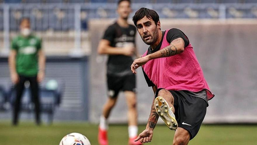 Alberto Escassi completa el entrenamiento con el grupo y se apunta al Málaga-Fuenlabrada