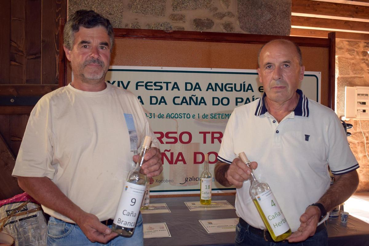 Francisco Manuel Santiago Figueira, ganador en la categoría de caña blanca, y José Manuel Rodríguez Cerneira, con la mejor caña de hierbas.