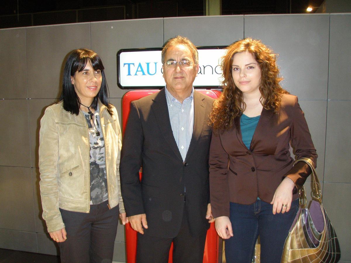 Manolo Llopis, en una bodeguilla del azulejo, en 2008.