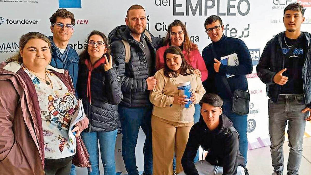 Una visita a una Feria de Empleo para complementar la formación de estos jóvenes.
