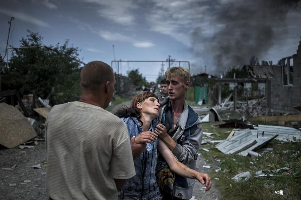 Imatge de la sèrie  "Dies Negres a Ucraïna", que mostra víctimes del conflicte ucranià a la localitat de Luganskaya