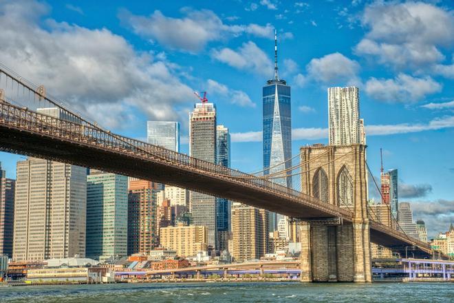 Centro de Manhattan con el Puente de Brooklyn y el World Trade Center