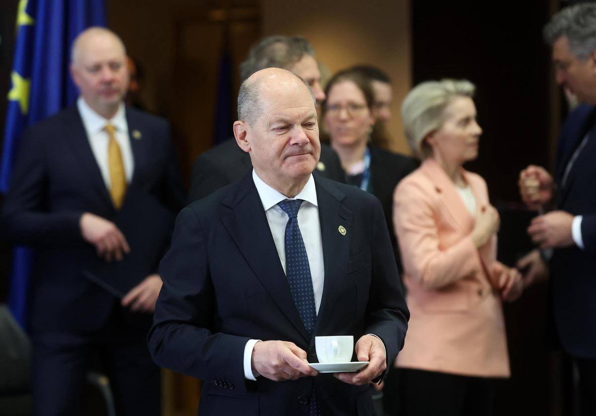 El canciller alemán, Olaf Scholz, durante la cumbre informal de líderes de la UE en Bruselas, este lunes.