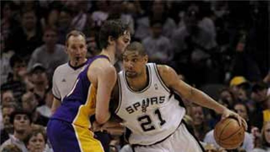 Los Spurs volvieron a la senda del triunfo frente a los Lakers