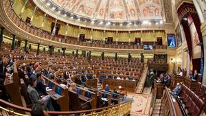 El Congrés dona el vistiplau a la llei d’Atenció a la Clientela que blinda l’ús del català