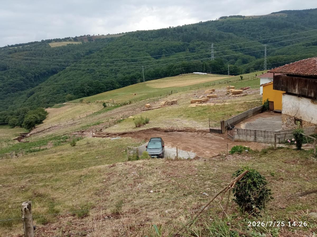 En imágenes: Así quedó el pueblo de Fontalba, en Tineo, tras la tromba de agua registrada el viernes