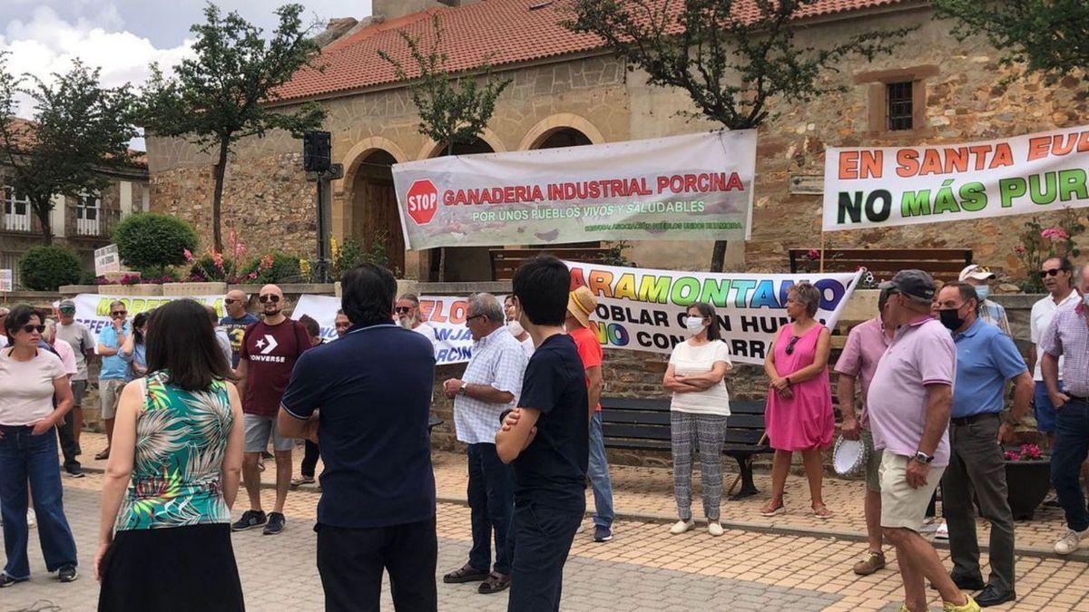 Una protesta contra las macrogranjas celebrada en la comarca de Tábara