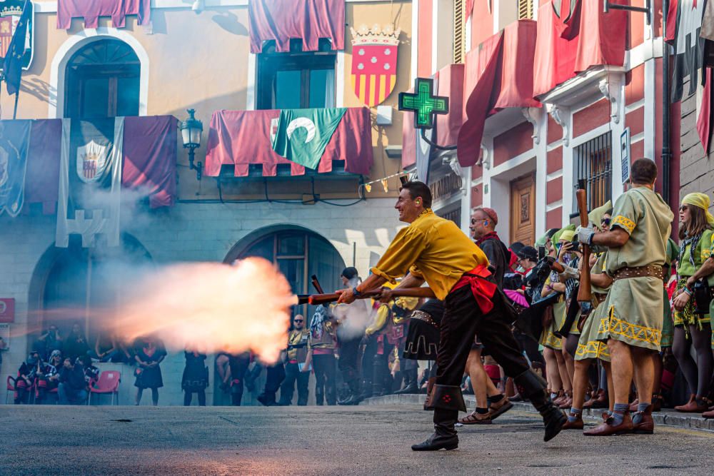 Las huestes moras se hacen con el castillo tras una dura batalla en la que las tropas cristianas defendieron la villa con los arcabuces.