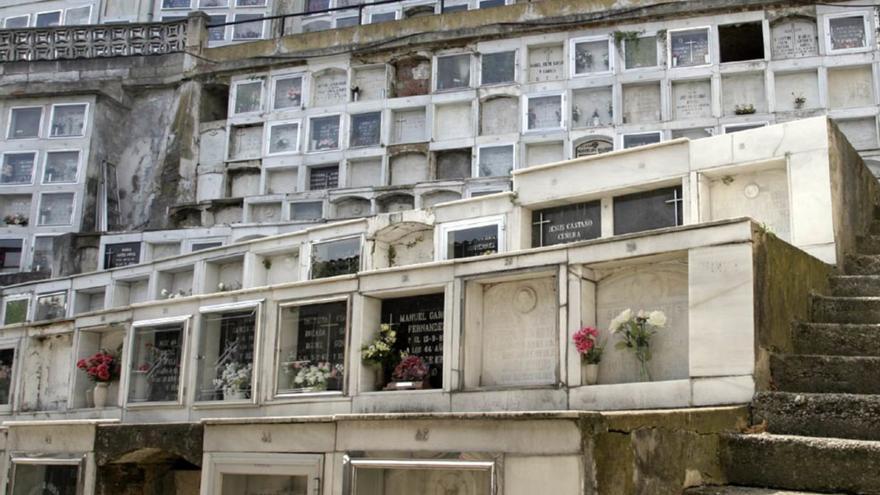 San Martín garantiza los entierros en El Entrego y negocia la adquisición del cementerio, todavía sin acuerdo