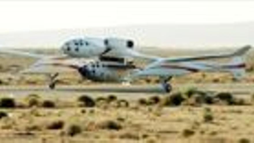 Despega la &#039;SpaceShipOne&#039;, la primera nave espacial tripulada privada