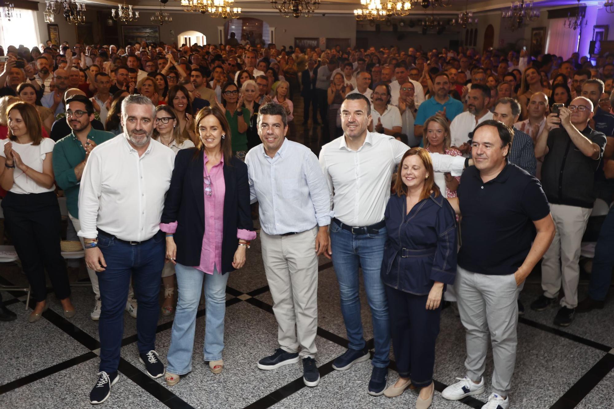 Mazón y el resto de la cúpula del PP en la junta provincial de los populares en Nàquera