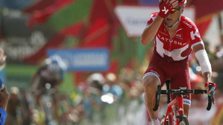 El ruso Sergey Lagutin (Katusha) gana la octava etapa de la Vuelta a España con final en La Camperona. // Javier Lizón