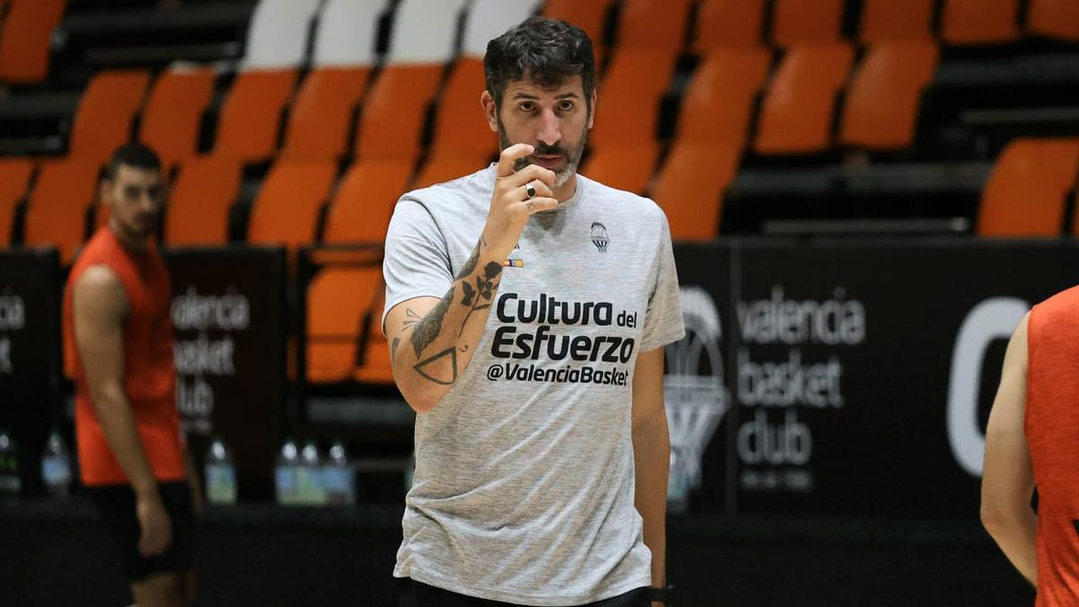 Álex Mumbrú, en el entrenamiento del equipo de este martes