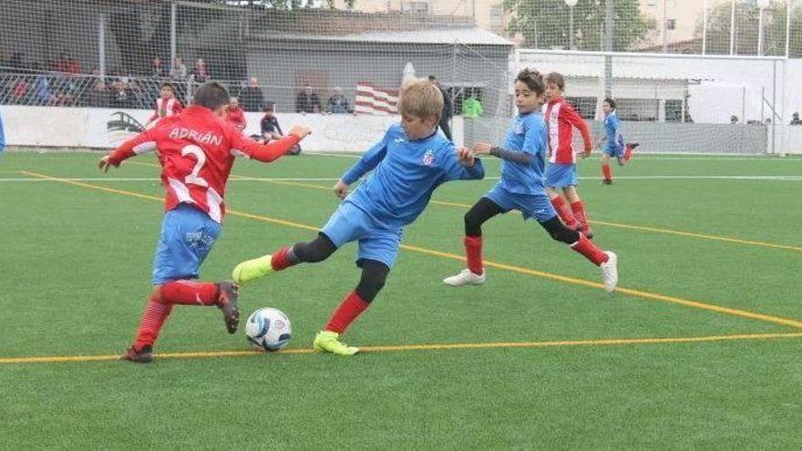 &#039;Mediterráneo&#039; lanza el Llibre de Futbol Base de la provincia