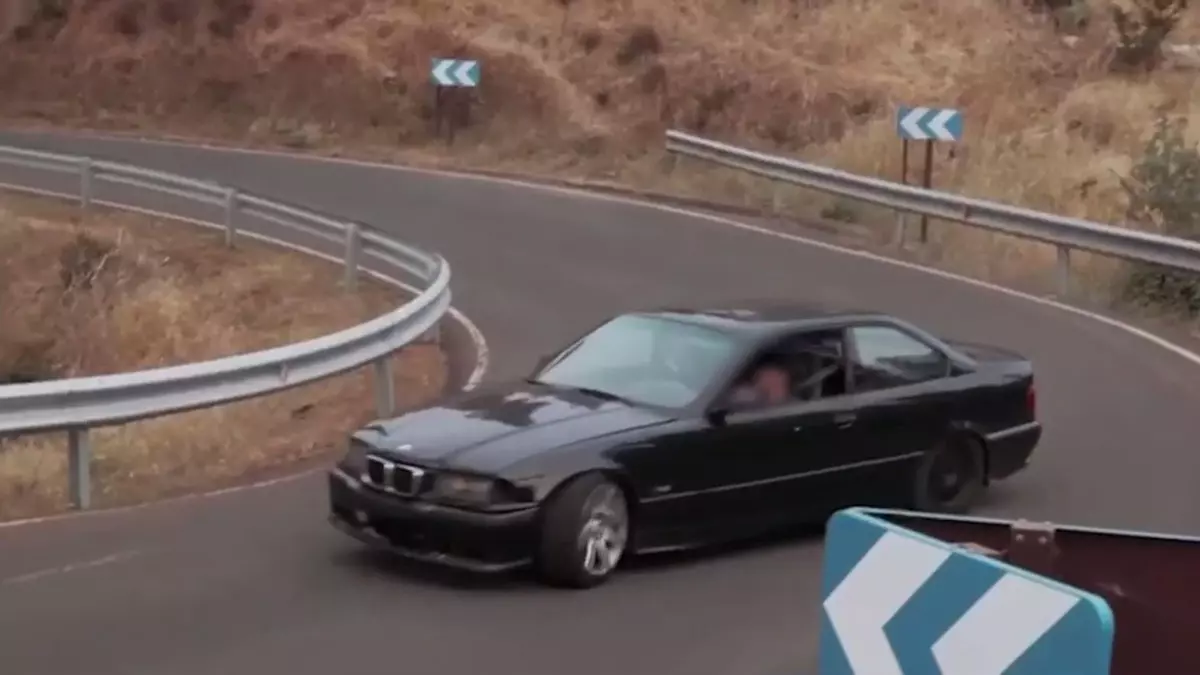 Conducción temeraria en Gran Canaria dos jóvenes convierten las carreteras en circuitos de carreras