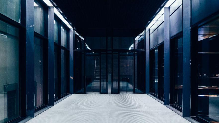 Cómo los hackers pueden infiltrarse en servidores de IA con una antena comercial