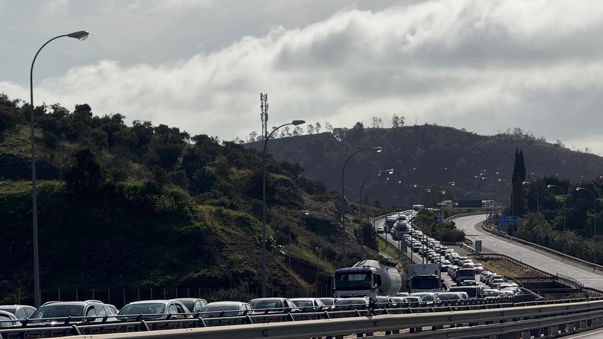 Imagen del atasco en la Ronda Este de Málaga