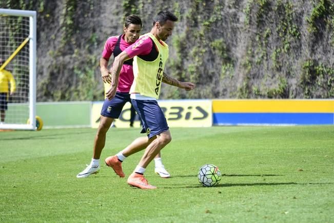 Entrenamiento de la UD LAS PALMAS en Barranco ...