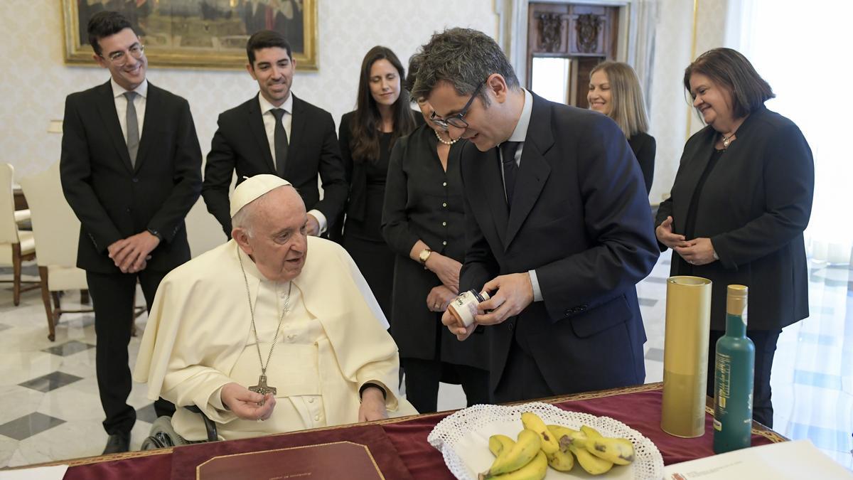 El Papa Francisco recibe al ministro de la Presidencia, Relaciones con las Cortes y Memoria Democrática, Félix Bolaños, en El Vaticano.