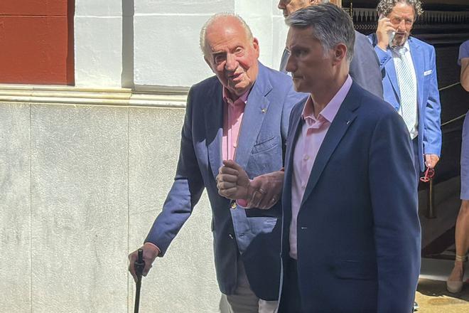 FOTOGALERÍA | Las imágenes del rey Juan Carlos en Sevilla para asistir a los toros en la Maestranza