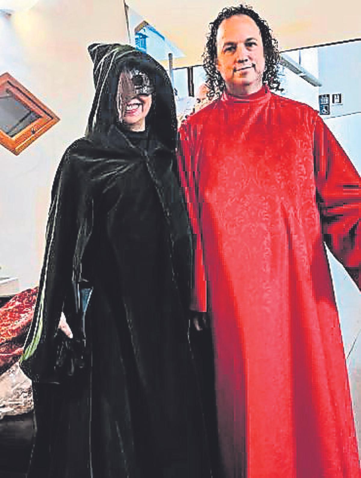 Rafela y José Manuel (representant la Pesta).