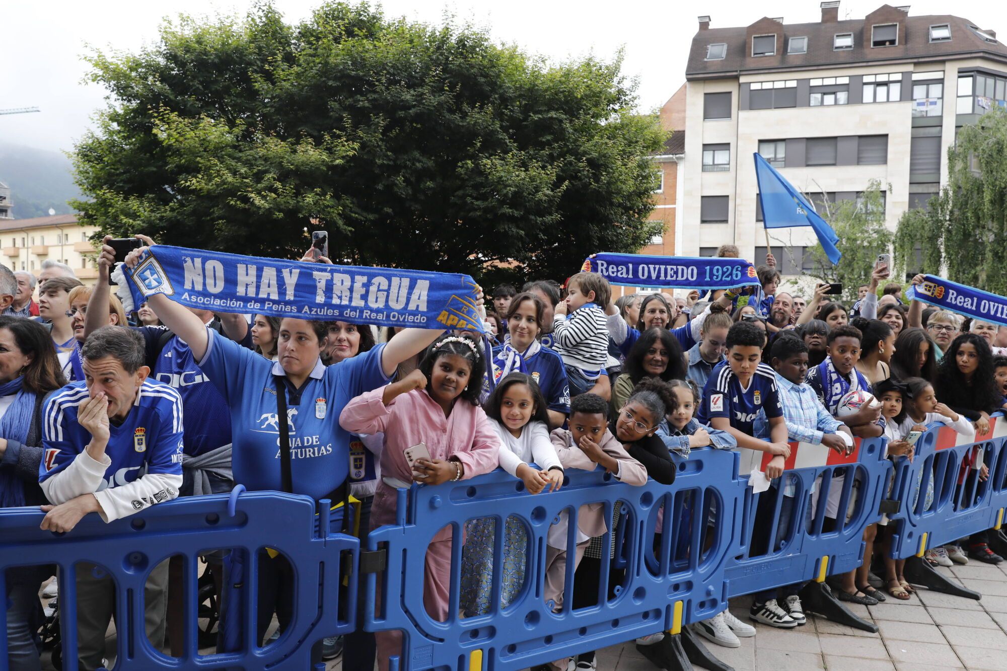 Así fue el recibimiento de la afición al Real Oviedo y toda la previa del último partido de la temporada