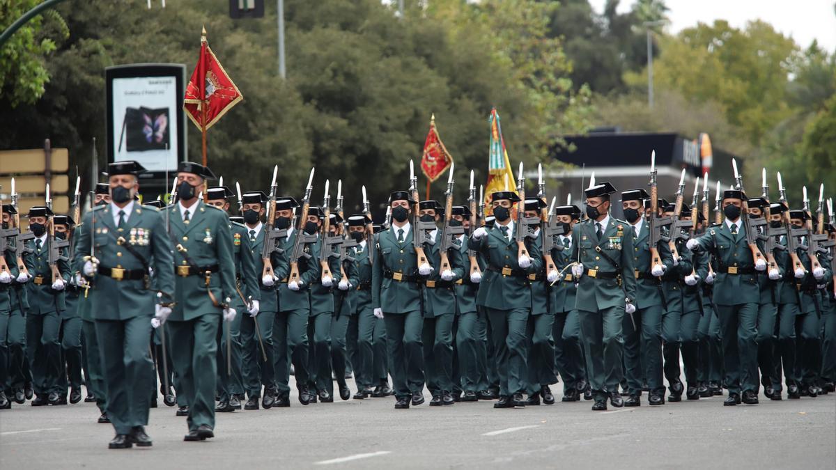 Parada militar y desfile de la Guardia Civil en Córdoba