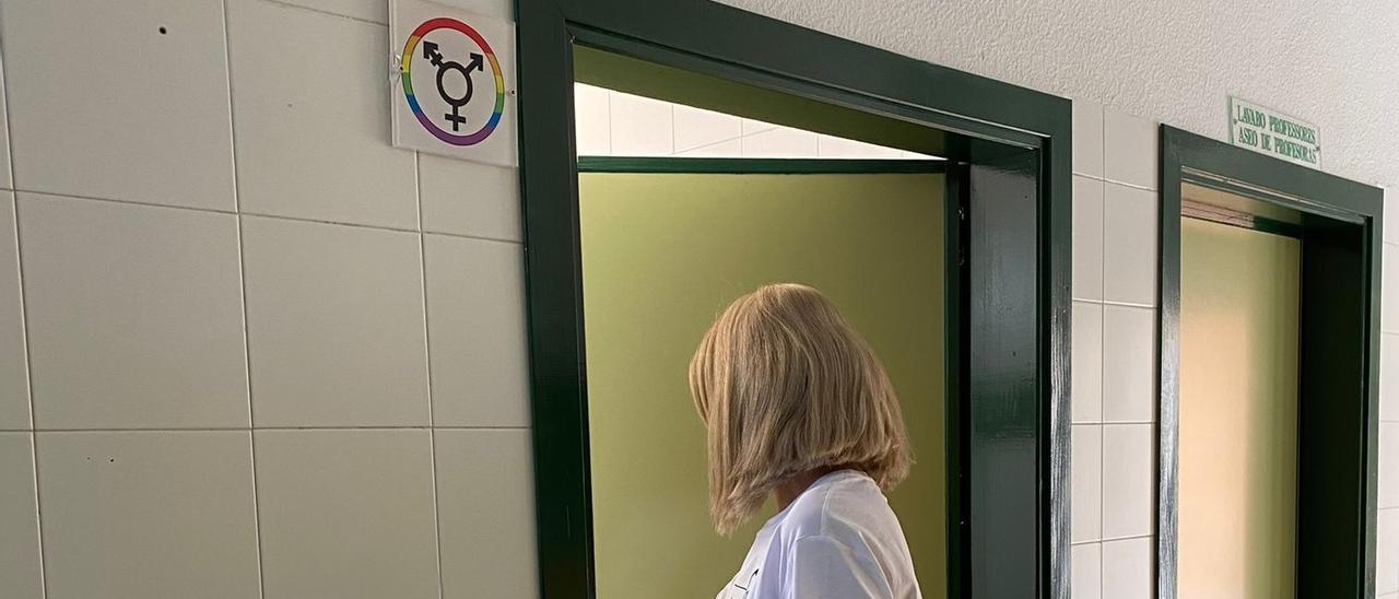 Baño que se ha habilitado para que chicos y chicas trans puedan cambiarse con más comodidad