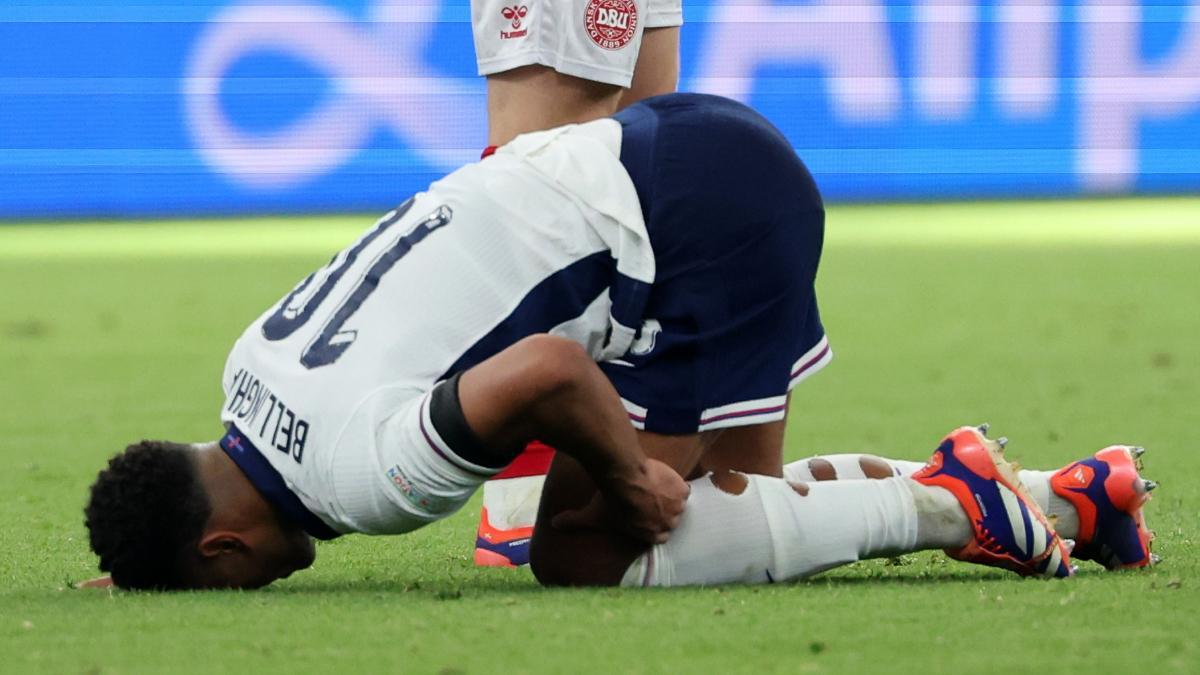 Jude Bellingham, en el suelo durante el partido ante Dinamarca