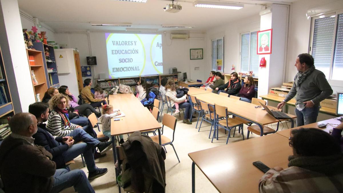 Jornadas de puertas abiertas y sensibilización del CEIP Vista Alegre, para atraer a alumnos a la escuela pública.