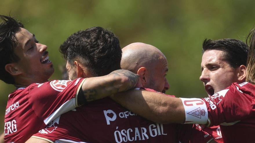 Óscar Gil marca, Manu García para y el Real Murcia respira