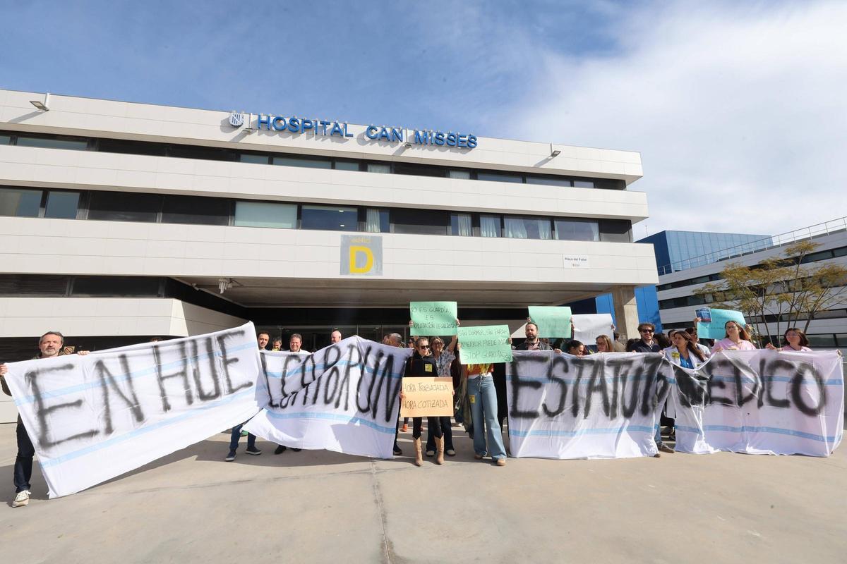 Protesta de médicos en la primera jornada de huelga en Can Misses