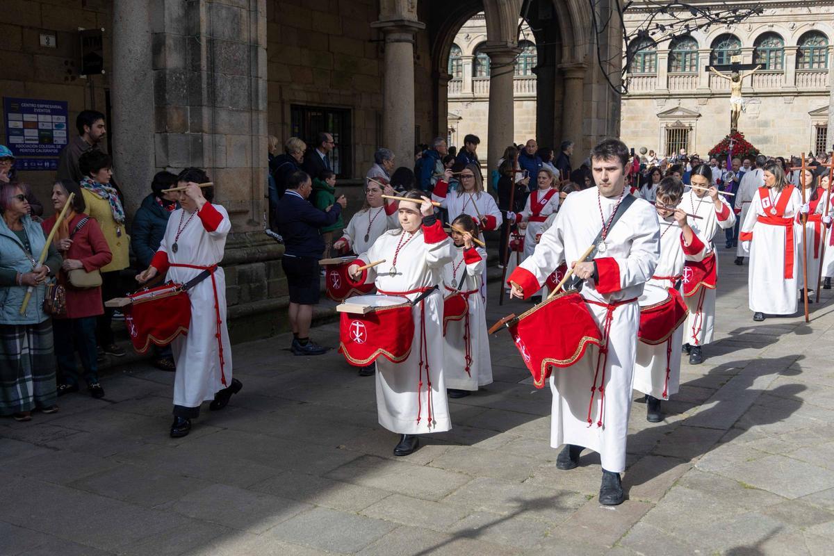 El Cristo de la Paciencia regresa a Conxo y pone el broche final a la Semana Santa compostelana