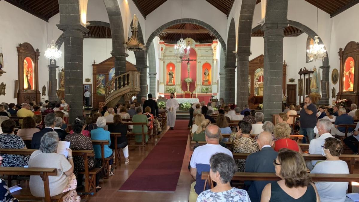 Asistentes a la ordenación de Alejandro Carmona Arrocha como diácono en la iglesia de San Ginés, en Arrecife.